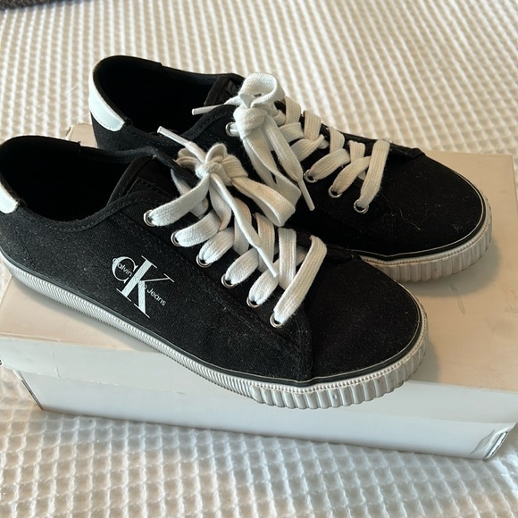 CALVIN KLEIN Shoes - Picture 3 of 6